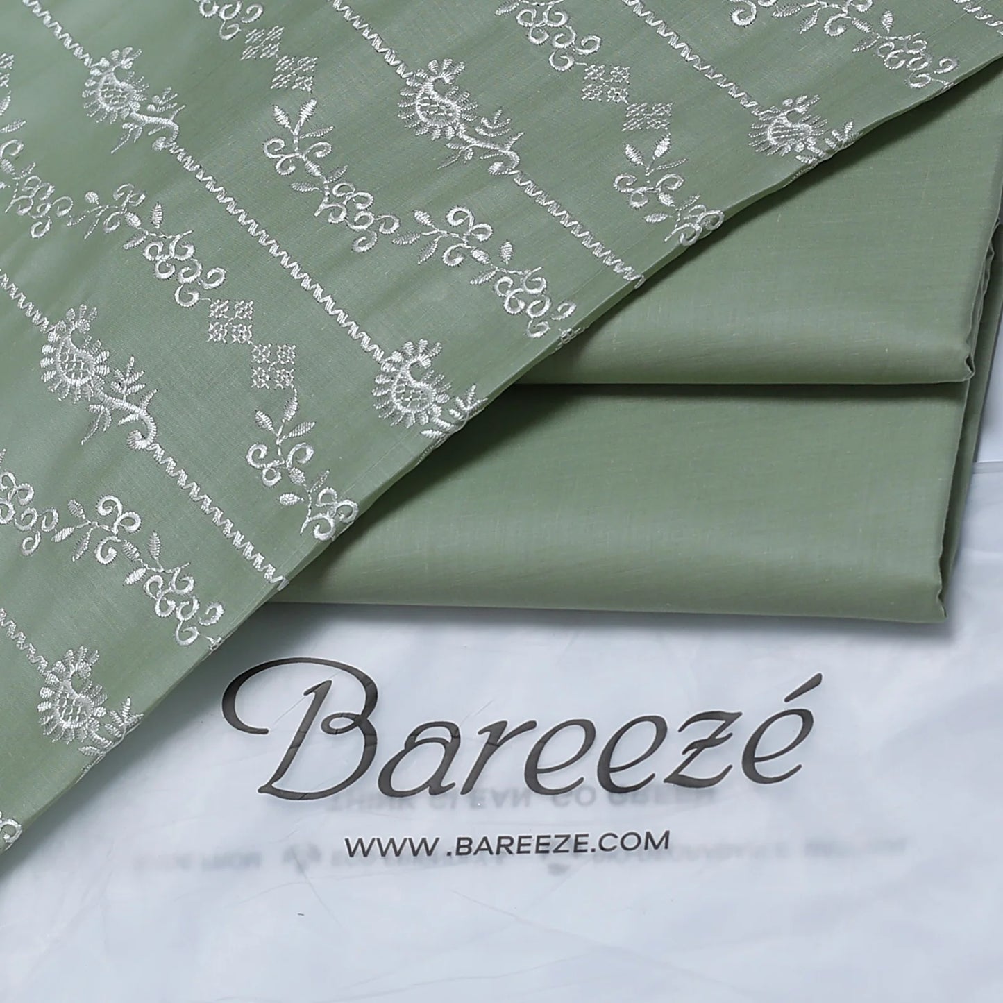 Bareeze Embroidered 2-Piece Lawn Un-stiched  136