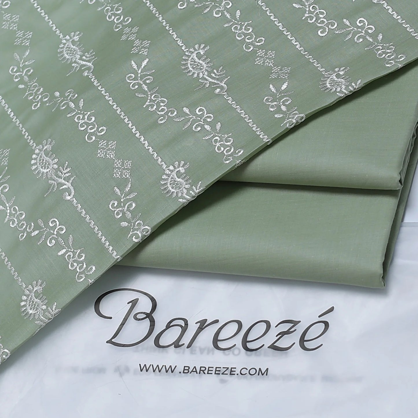 Bareeze Embroidered 2-Piece Lawn Un-stiched  138