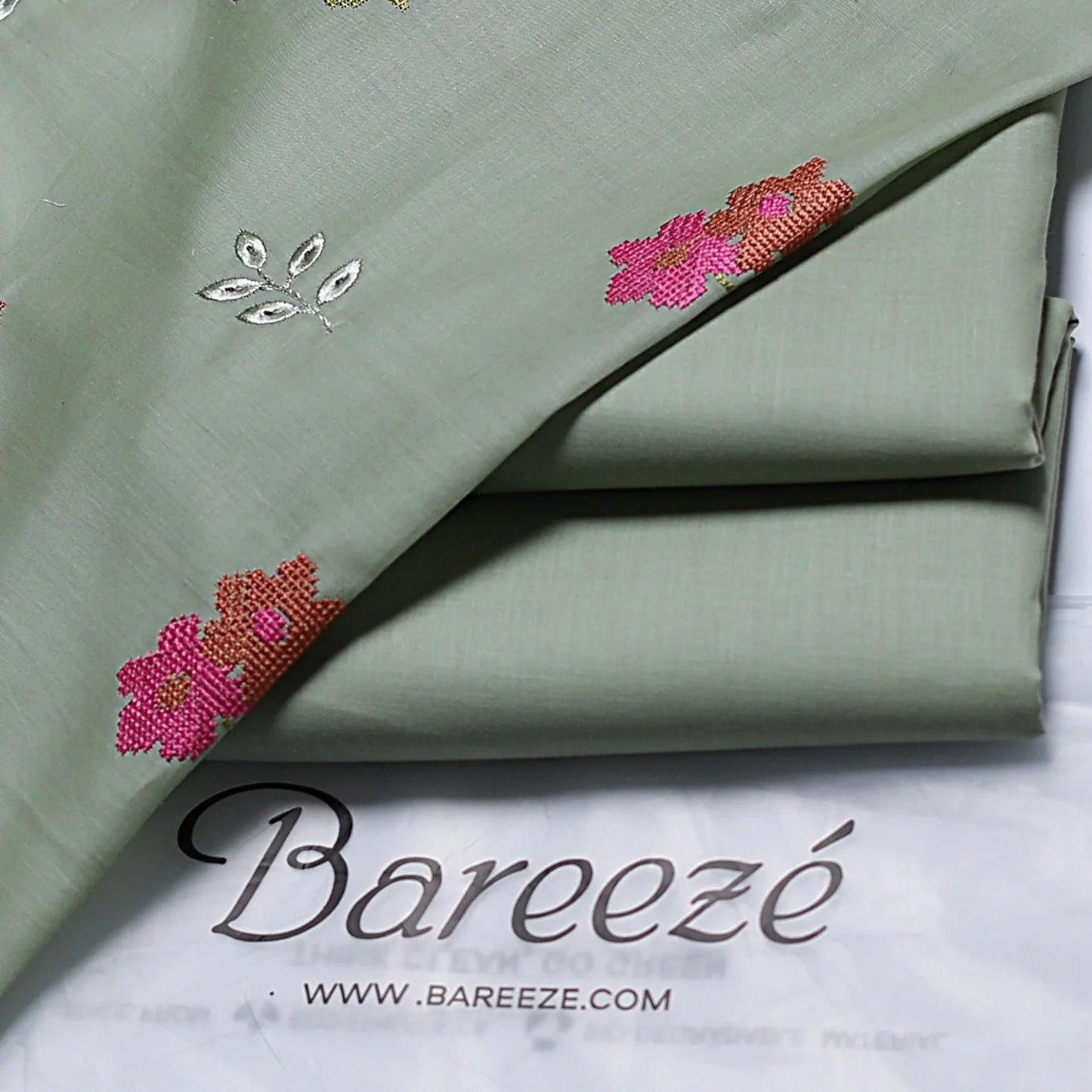 Bareeze Embroidered 2-Piece Lawn Un-stiched  195