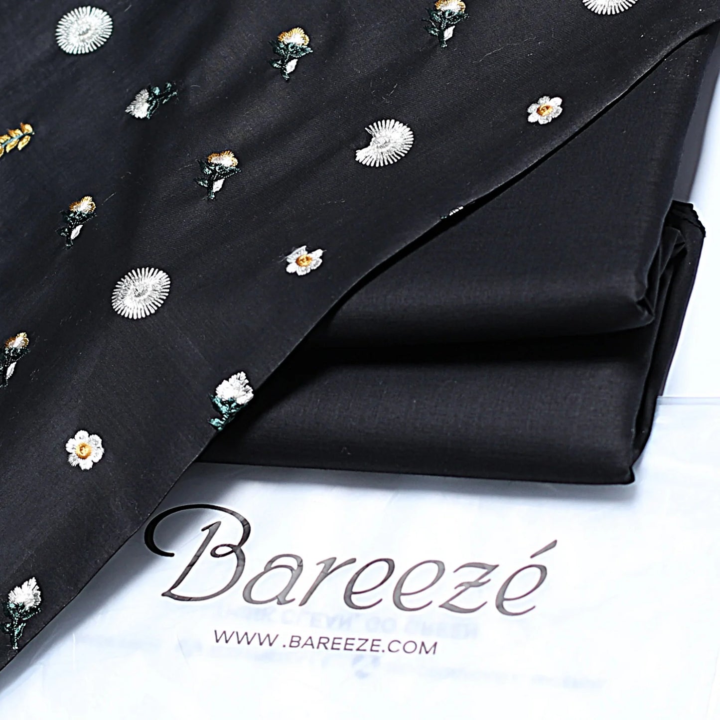 Bareeze Embroidered 2-Piece Lawn Un-stiched  204